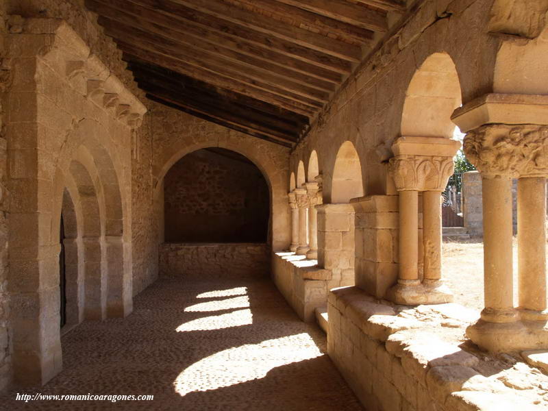 INTERIOR DE LA GALERA PORTICADA HACIA EL ESTE